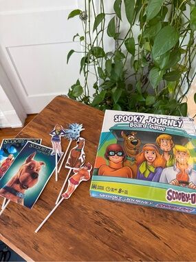 Spooky Journey Scooby Doo Board Game new  - with Scooby doo props
